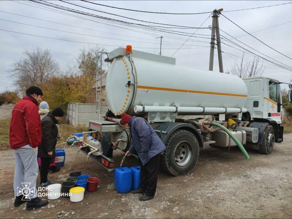 Рятувальники привезли 24 тис. літрів води жителям 2 зневоднених населених пунктів Донеччини