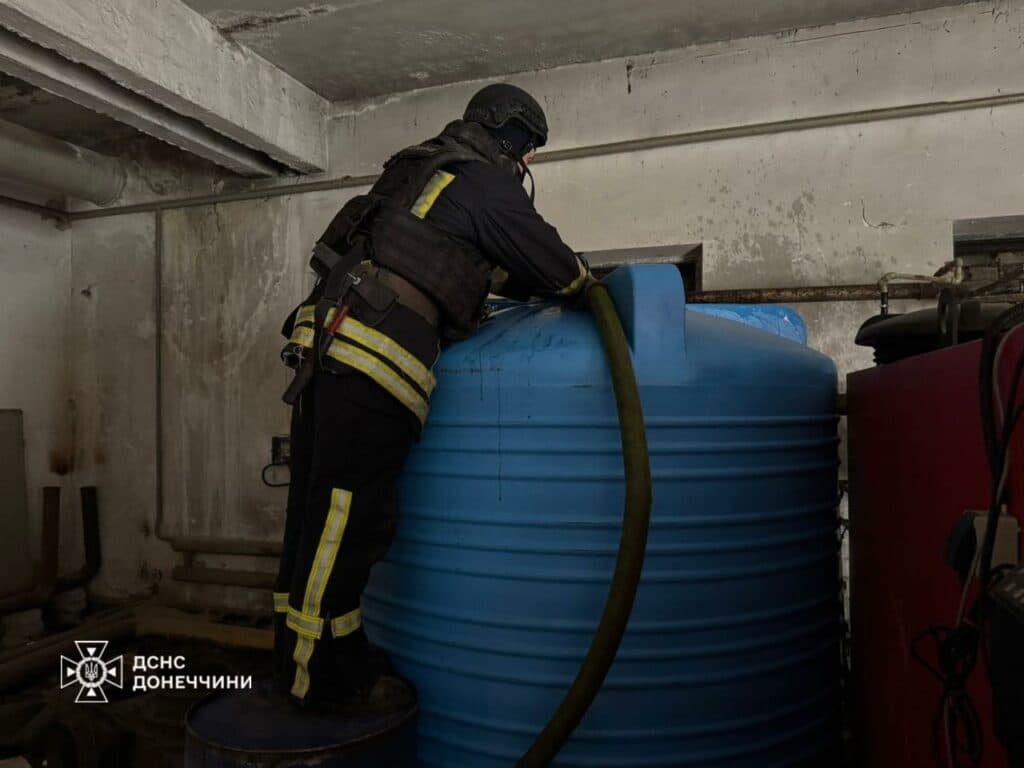 Рятувальники привезли 24 тис. літрів води жителям 2 зневоднених населених пунктів Донеччини