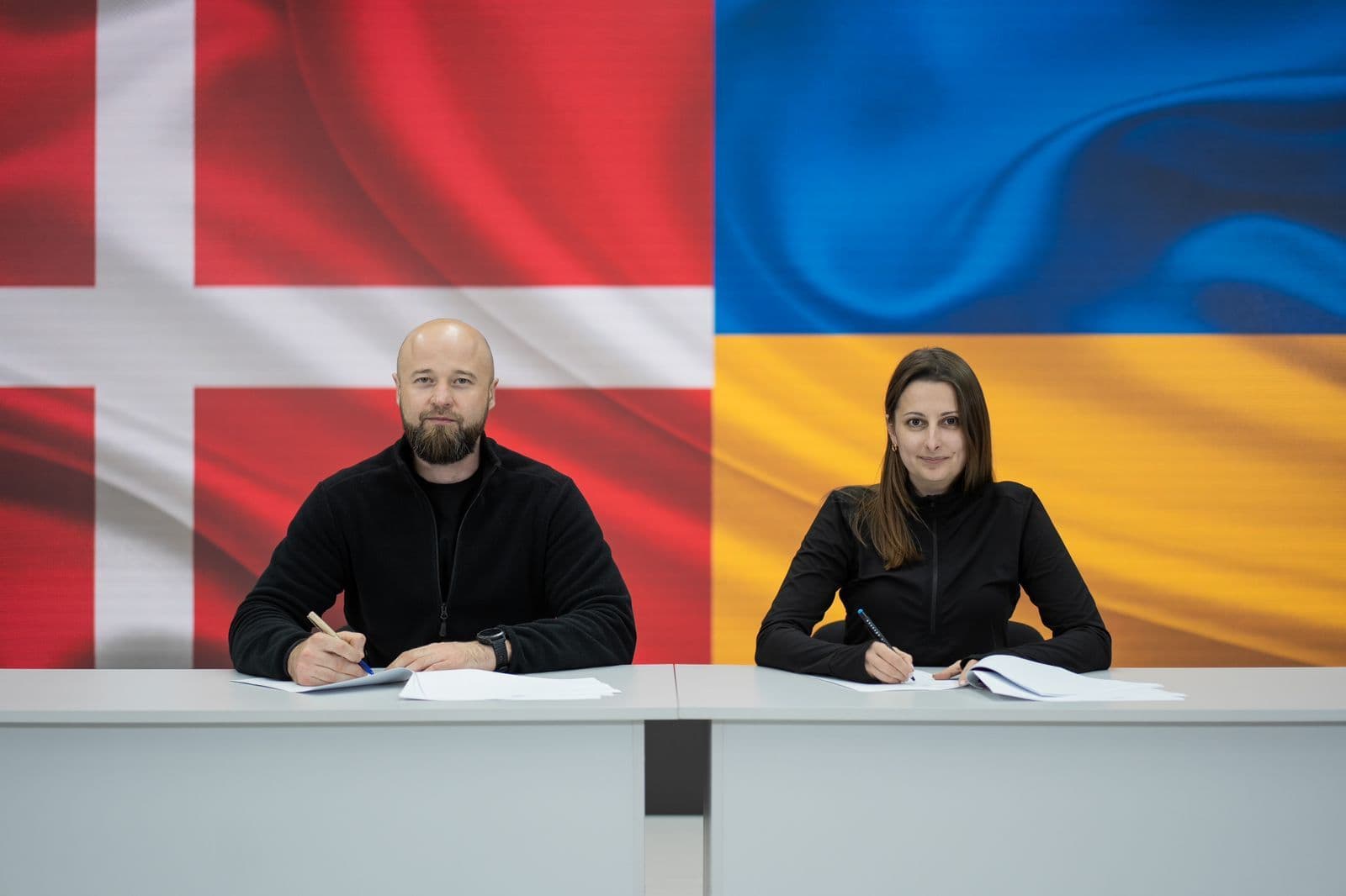 САУ, ударні безпілотники, ракети Україна уклала низку угод із Данією на закупівлю зброї