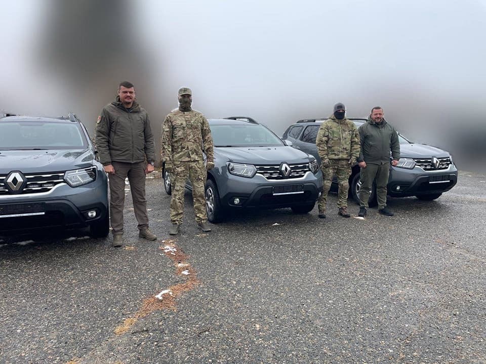 Спецпризначенці отримали три нові автівки від Рубіжанської громади та Луганської ОВА