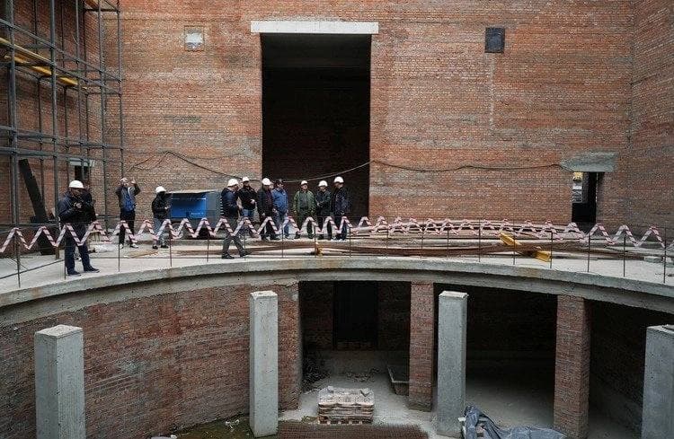 Так зараз виглядає Драматичний театр Маріуполя 5