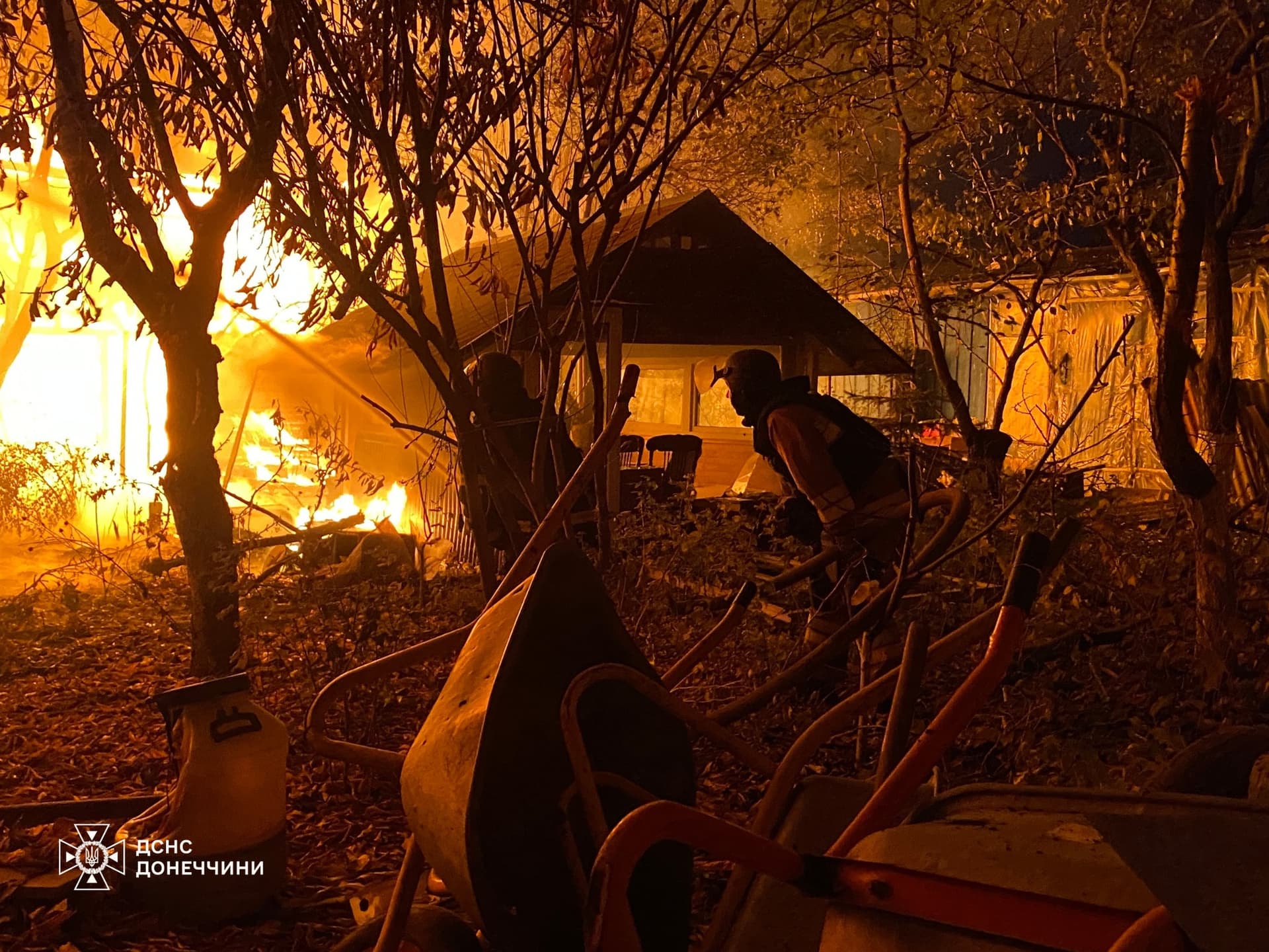 У Біленькому на Донеччині вчора виникло три пожежі внаслідок удару російської авіації 1