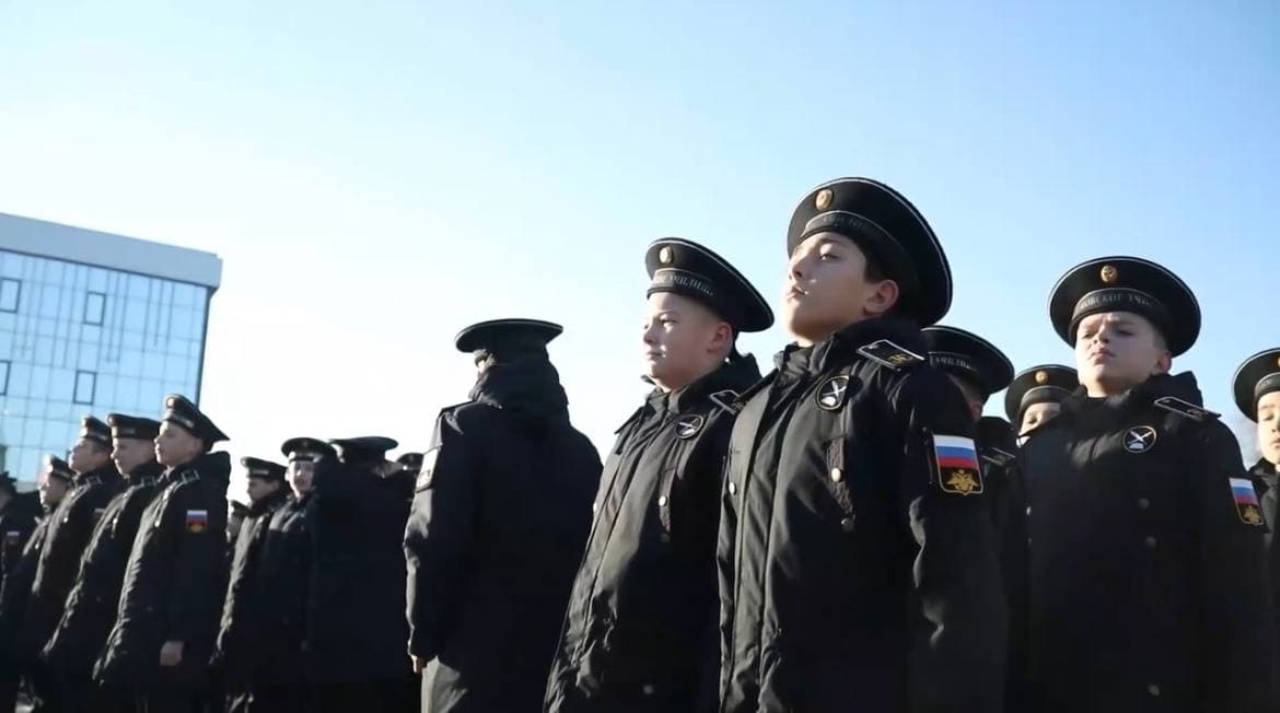 У Маріуполі 200 дітей змусили давати клятву на вірність росії