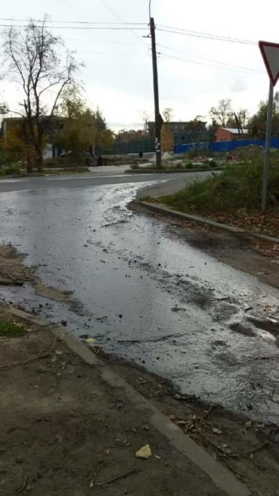 В окупованому Маріуполі каналізаційні прориви у будинках з'являються все частіше