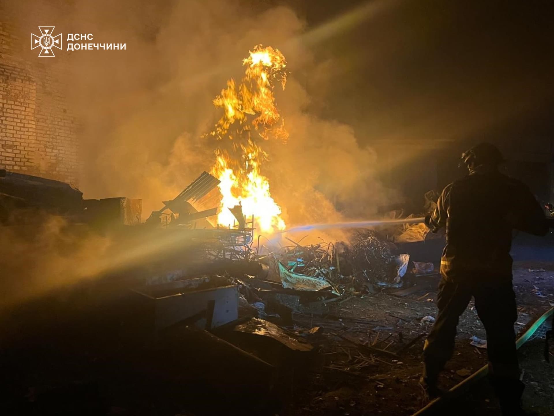Вогнеборці ліквідували пожежу, спричинену ворожим обстрілом Костянтинівки 2