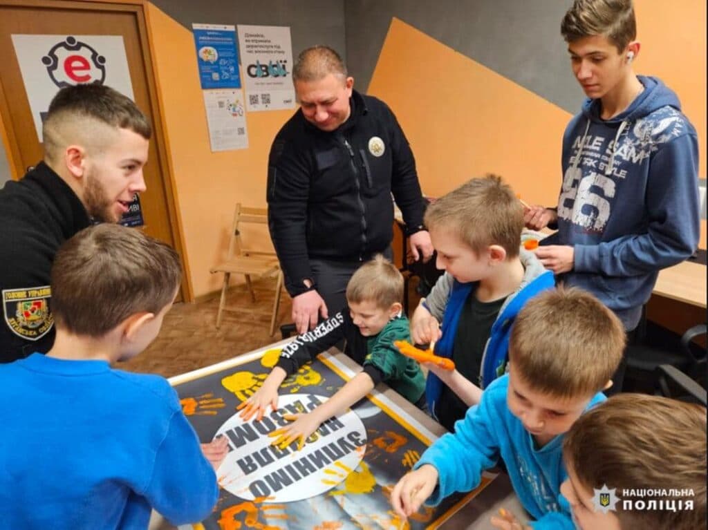 Ювенальні поліцейські провели профілактичний захід з протидії домашньому насильству для переселенців з Луганщини