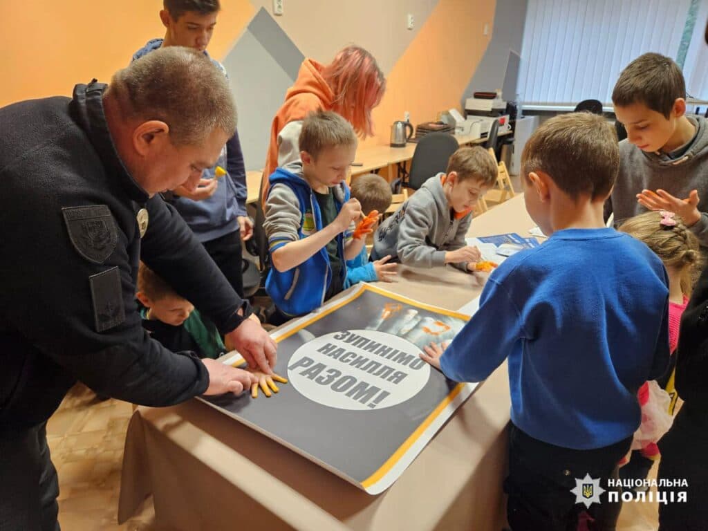 Ювенальні поліцейські провели профілактичний захід з протидії домашньому насильству для переселенців з Луганщини