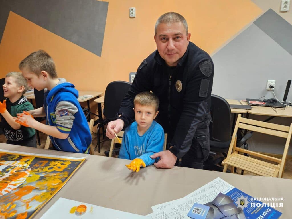 Ювенальні поліцейські провели профілактичний захід з протидії домашньому насильству для переселенців з Луганщини