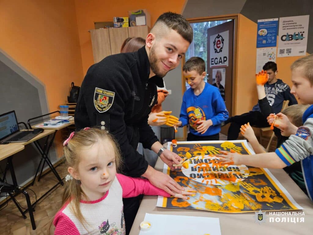 Ювенальні поліцейські провели профілактичний захід з протидії домашньому насильству для переселенців з Луганщини