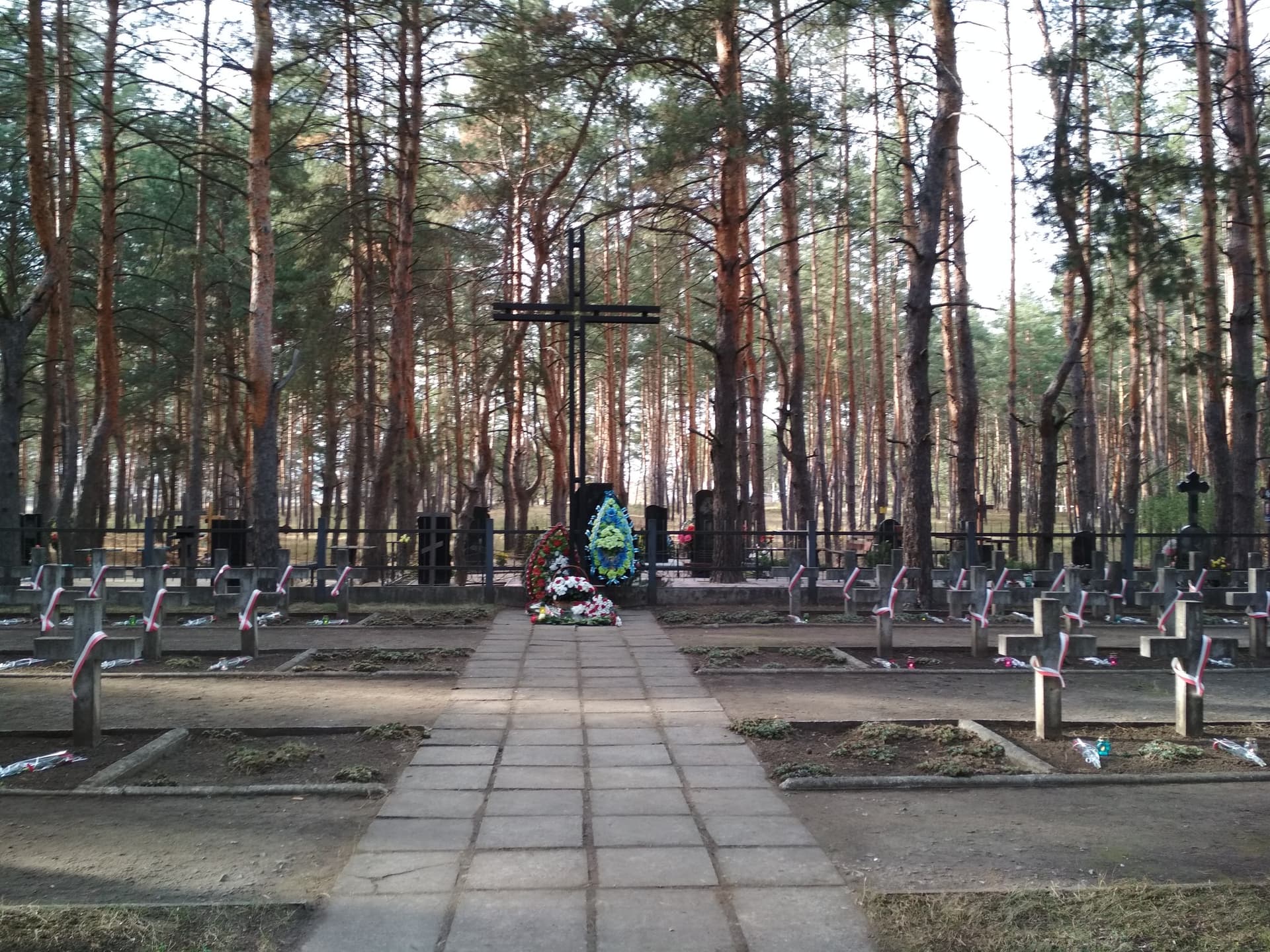 меморіальное місце поховання 48 загиблих польських офіцерів у старобільську