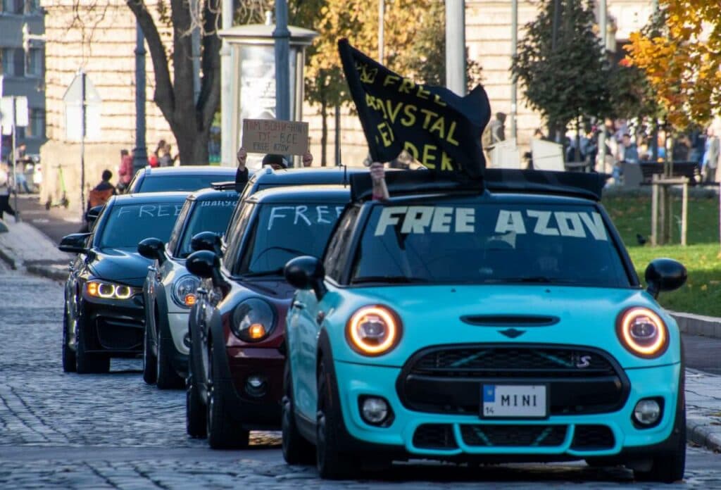 во Львове напомнили о тех, кто до сих пор в русском плену