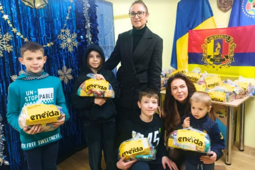 100 дітей Лисичанської громади отримали солодкі подарунки від благодійників