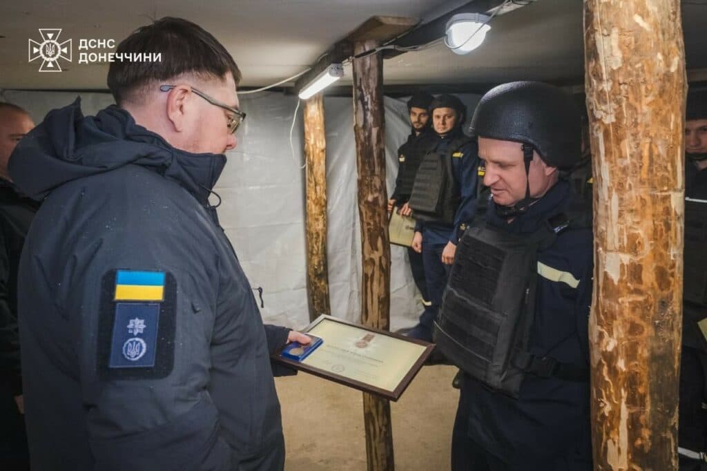21 рятувальника Донеччини відзначено державними нагородами