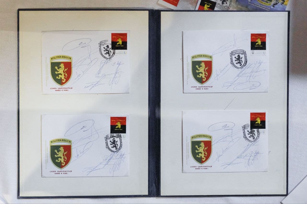 24 ОМБр, яка тримала оборону Торецької громади, присвятили поштову марку та конверт