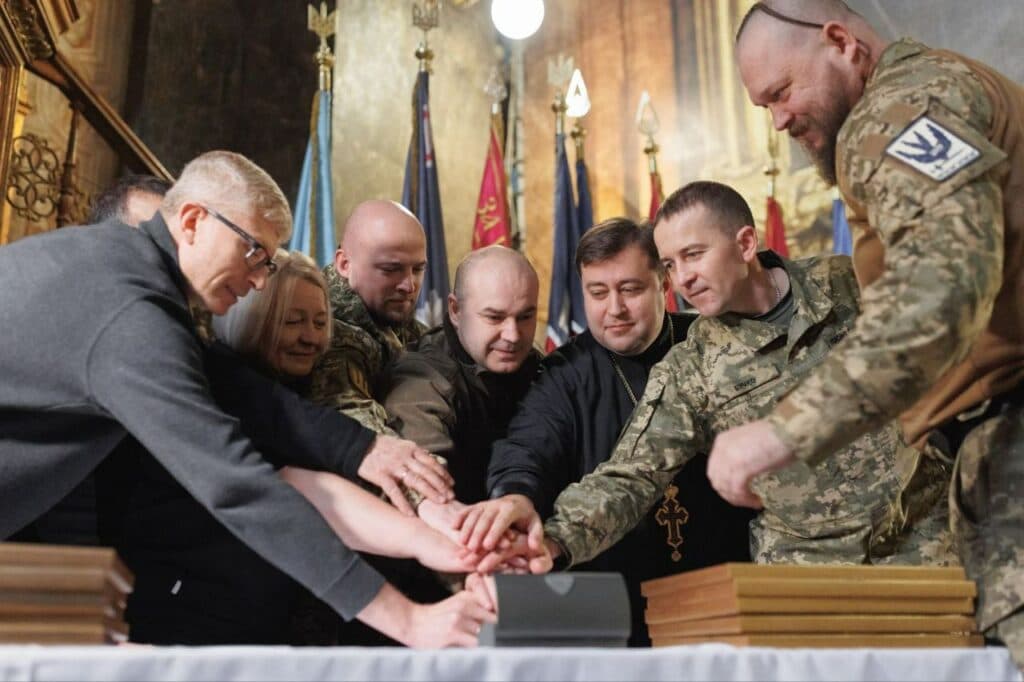 24 ОМБр, яка тримала оборону Торецької громади, присвятили поштову марку та конверт