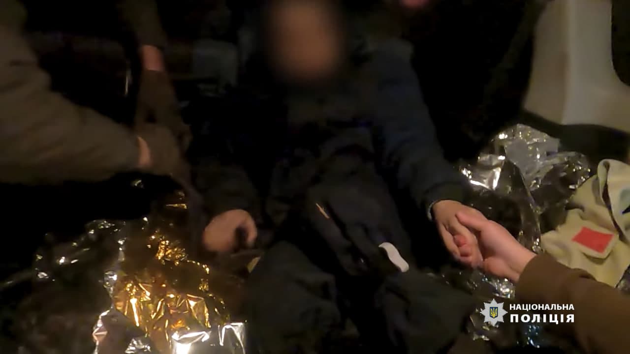 Білі янголи врятували поранене подружжя