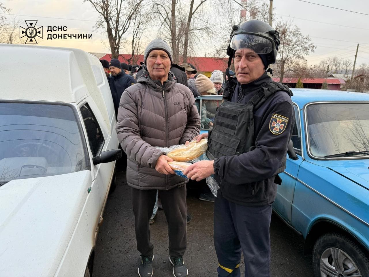 Більше тонни гуманітарної допомоги доставили рятувальники мешканцям Миколаївки