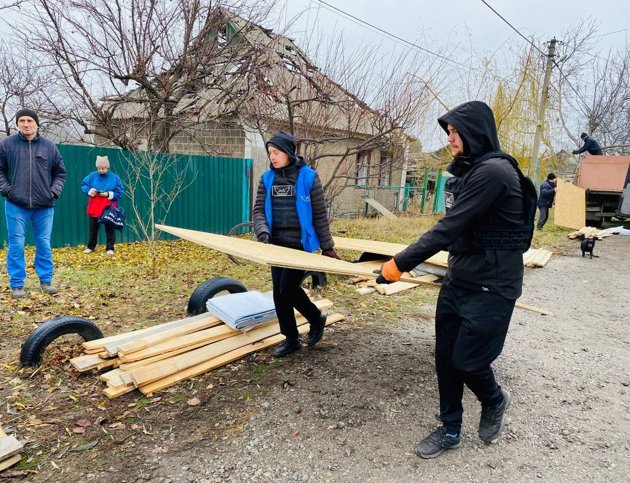 Благодійники допомагають відновлювати житло мешканцям Покровської громади