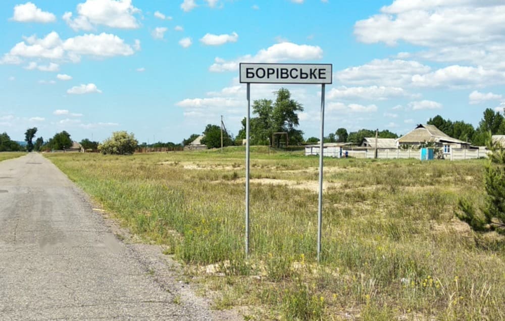 Окуповане Борівське залишається без зв’язку — найближчий таксофон за 7 км