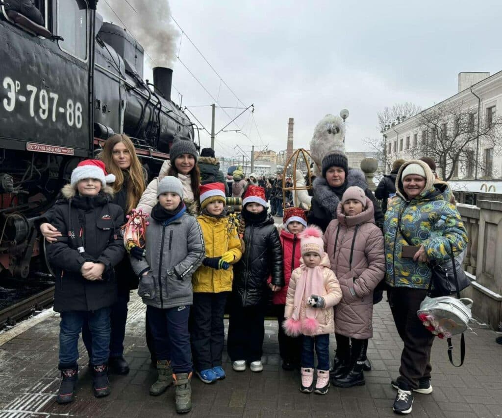 Діти з Донеччини мають змогу покататися у казковому ретро-потязі у Львові