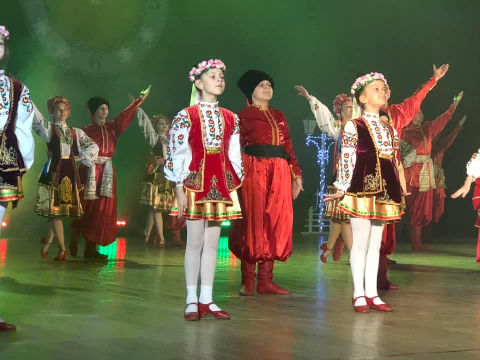 Діти з батьками з Сіверськодонецької громади у Дніпрі відвідали новорічний концерт