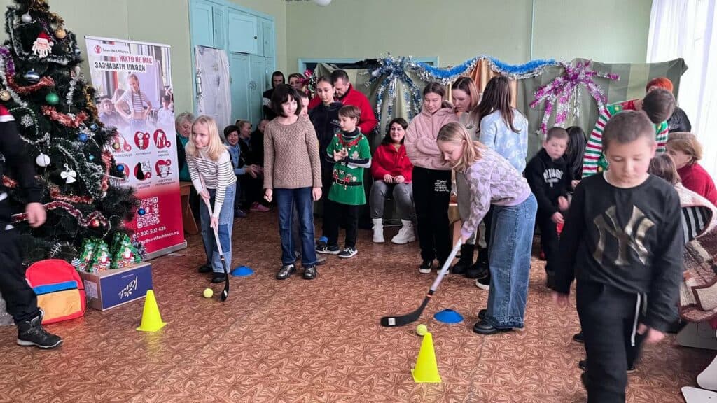 Для дітей з Мирноградської громади провели передноворічне спортивне свято з подарунками та смаколиками