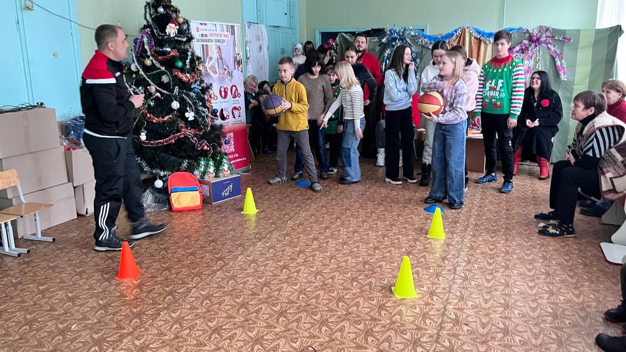 Для дітей з Мирноградської громади провели передноворічне спортивне свято з подарунками та смаколиками