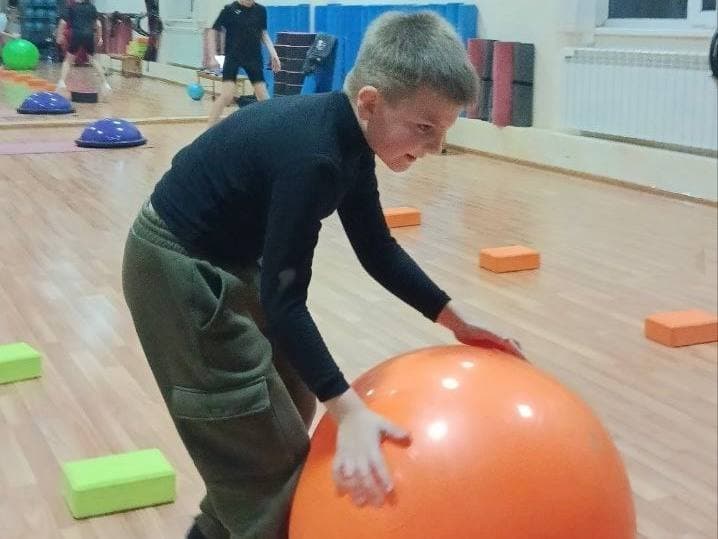 Для переселенцев из Новогродовской общины Донецкой области провели спортивные соревнования