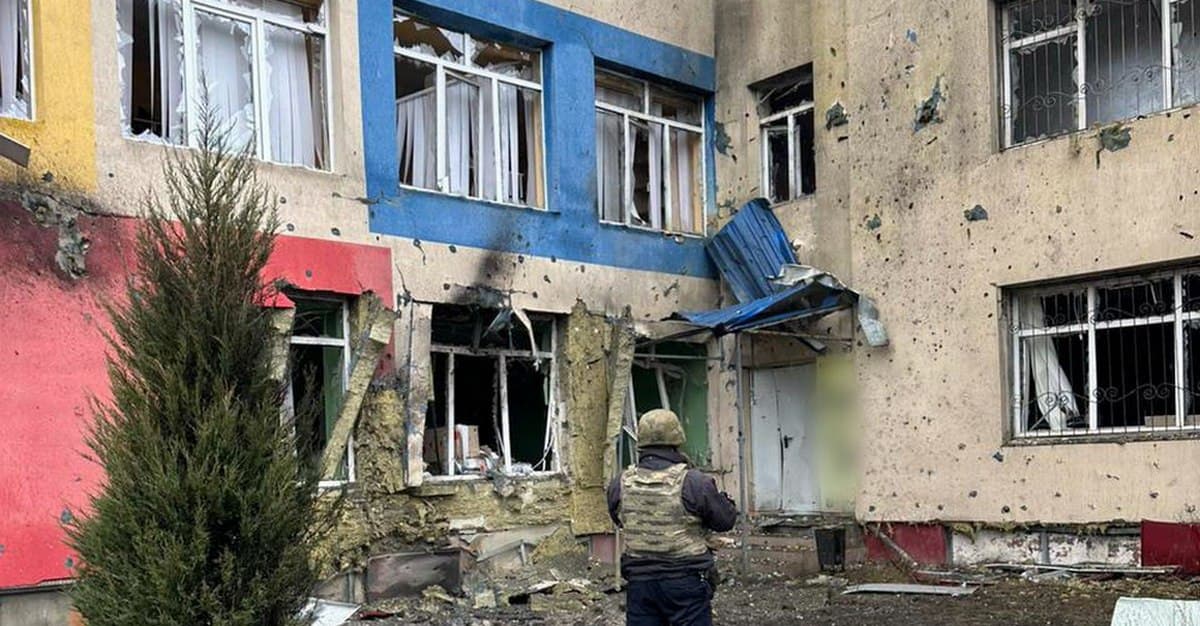 За добу ворог завдав 2 384 удари по лінії фронту та житловому сектору на Донеччині