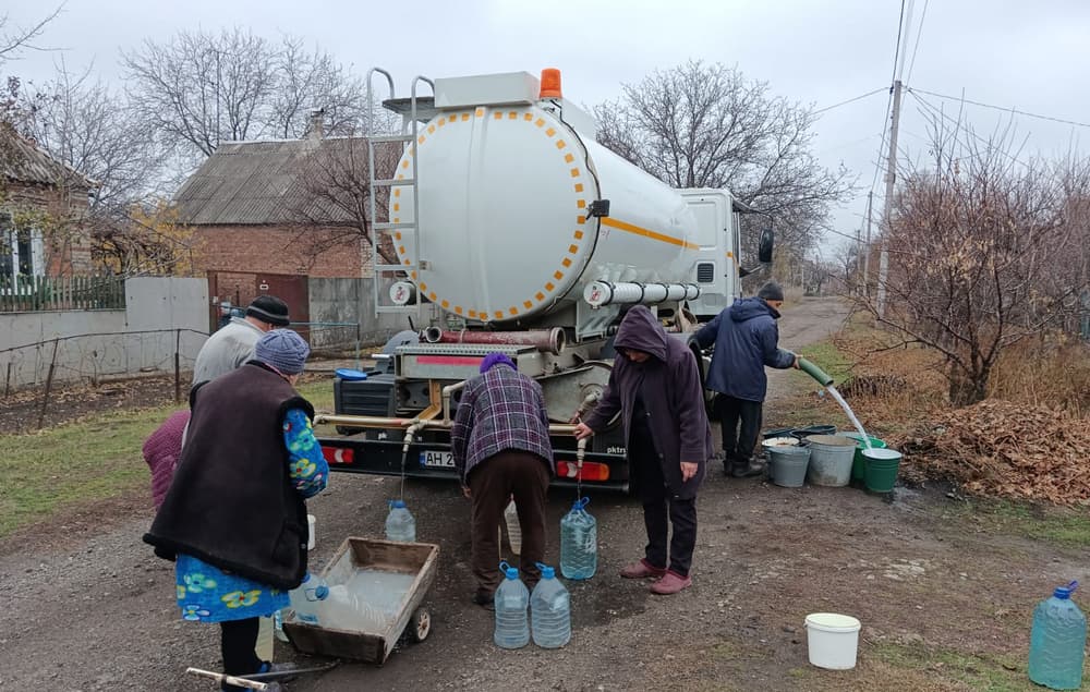 Понад 76 тисяч літрів води на прифронтову Донеччину доставили рятувальники за тиждень