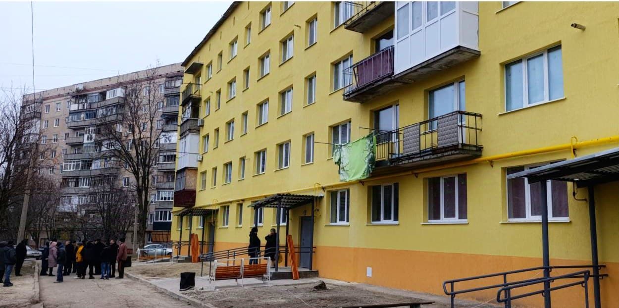 У Дружківці завершено відновлення багатоповерхової будівлі після обстрілу