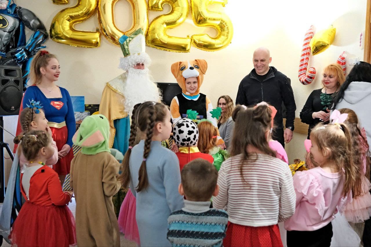 Філашкін привітав дітлахів переселенців з Краматорського району зі святами