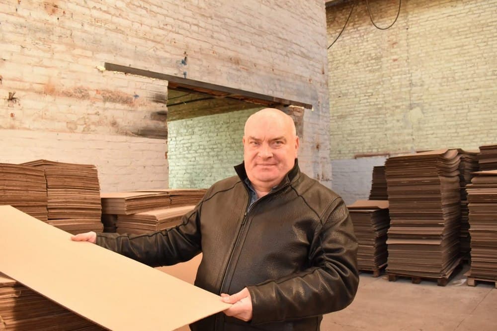 Краматорське товариство сліпих за підтримки USAID відновлює виробництво гофрокартону на Київщині (фото)
