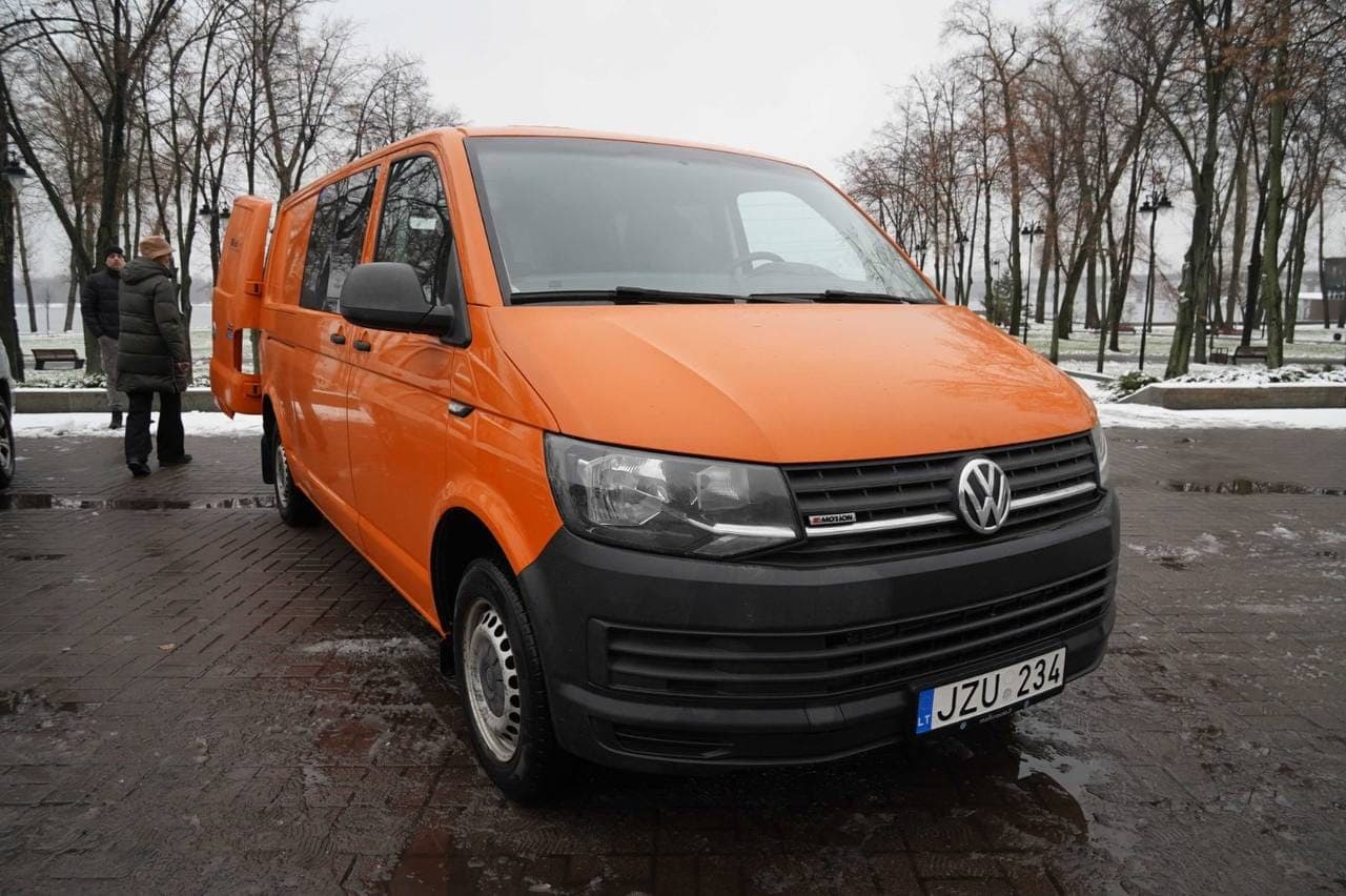 Луганський обласний центр соціальної реабілітації дітей-інвалідів Відродження одержав новий спеціальний автомобіль