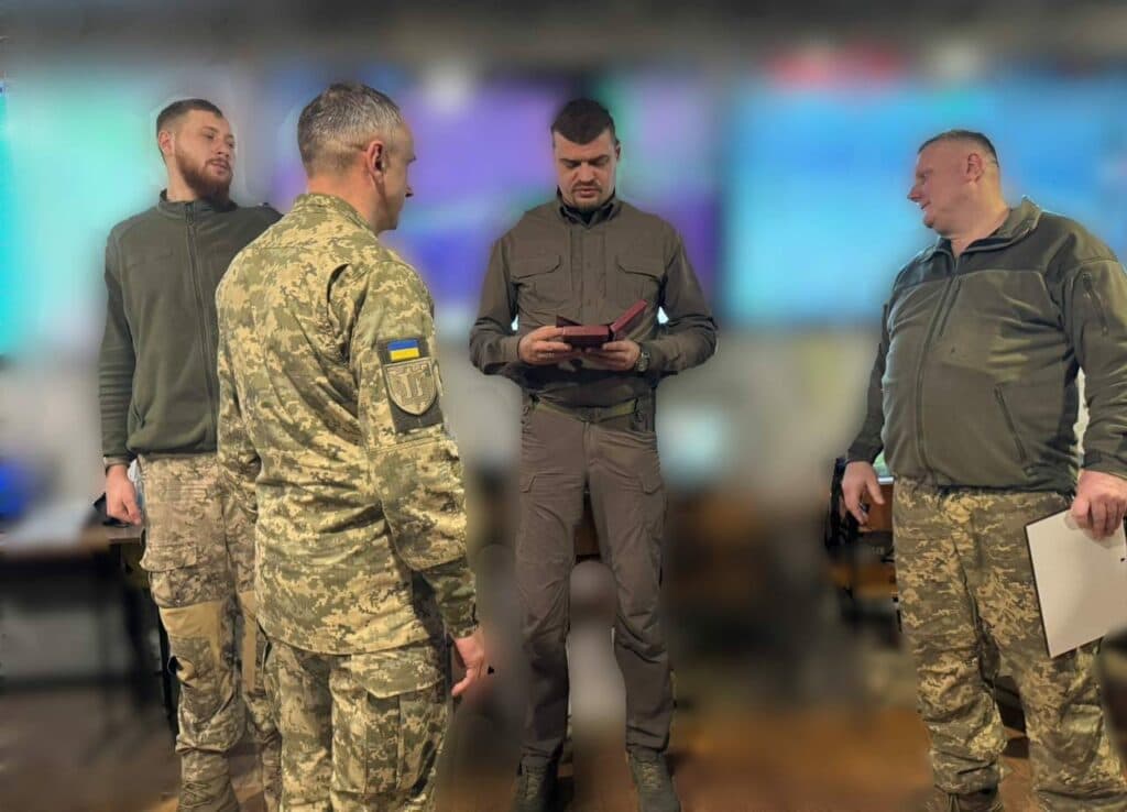 Лысогор отметил бойцов луганской 111-й бригады ТрО