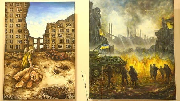 Відкрилася виставка картин художниці з Маріуполя Хмельницькому "Життя крізь війну" (фото)