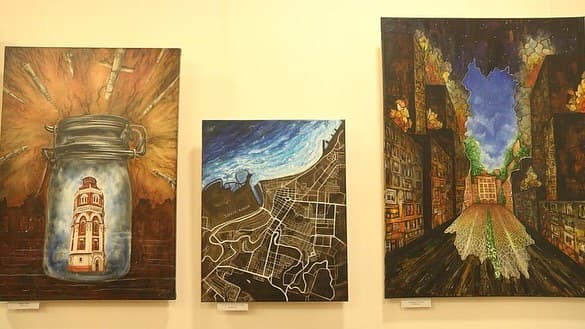 Відкрилася виставка картин художниці з Маріуполя Хмельницькому "Життя крізь війну" (фото)