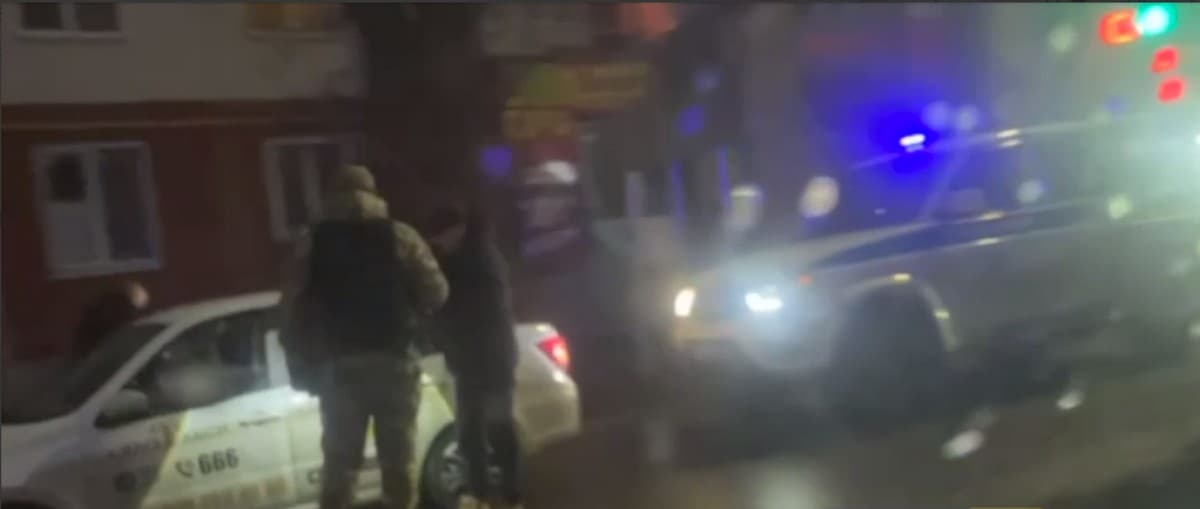 В окупованому Маріуполі загарбники зранку проводять облаву з пошуку військових втікачів