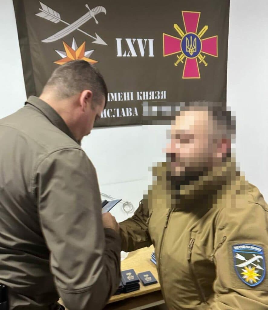 Наградили бойцов двух бригад, защищающих Луганщину