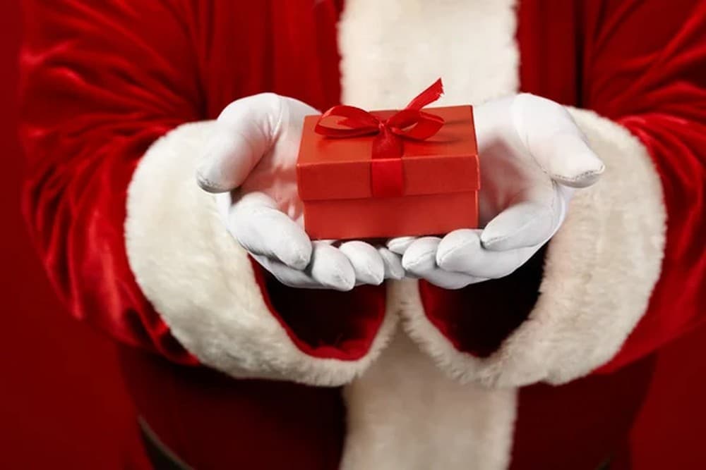 В окупації дітей вітає зі святами не Святий Миколай, а персонажі з із Татарстану та Удмуртії