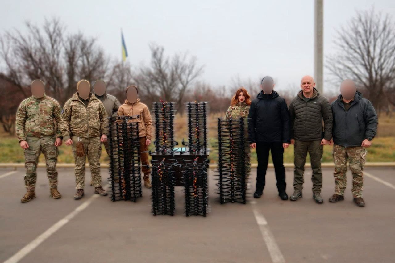 Оборонці Донеччини отримали 120 FPV-дронів від Донецької ОВА та благодійників