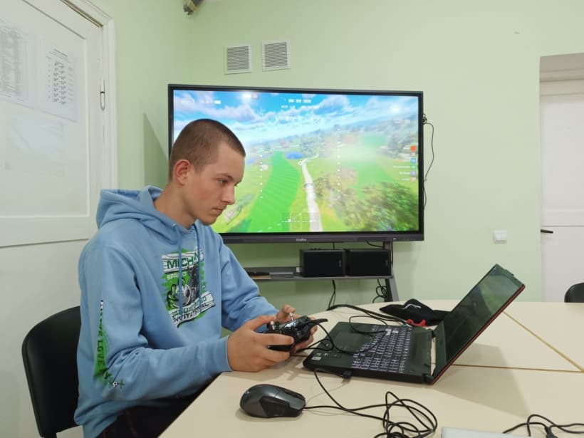 Цифрові освітні центри, обладнані за підтримки Уряду Японії, працюють для дітей Донеччини