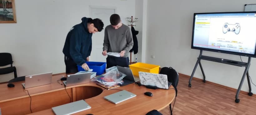 Цифрові освітні центри, обладнані за підтримки Уряду Японії, працюють для дітей Донеччини