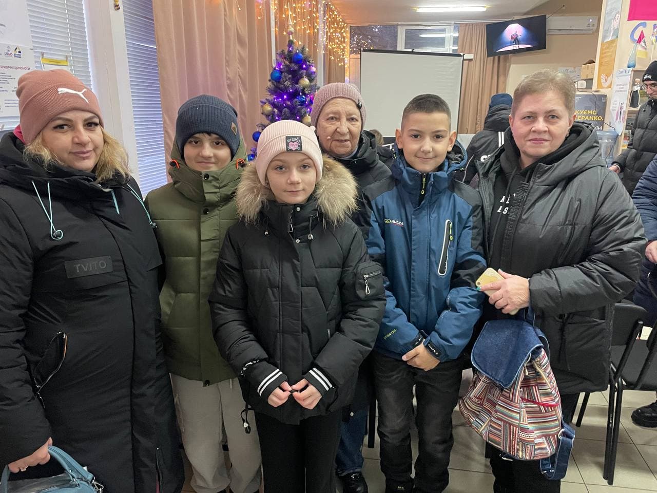 У Броварах діти-переселенці з Авдіївської громади відвідали суботній перегляд новорічного мультика у Сватівському хабі