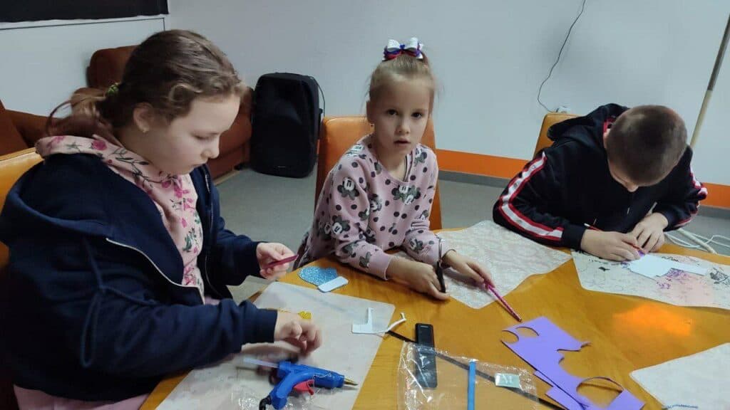 У Дніпрі діти з Торецької громади взяли участь у святковому майстер-класі