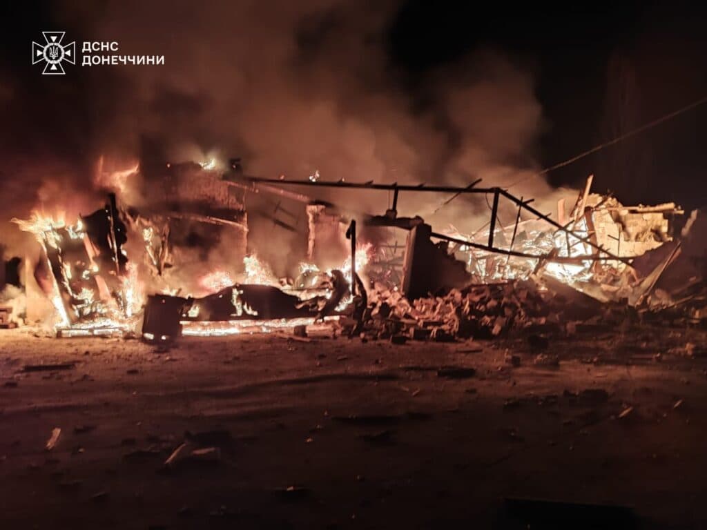 У Дружківці рятувальники ліквідували наслідки ворожого обстрілу