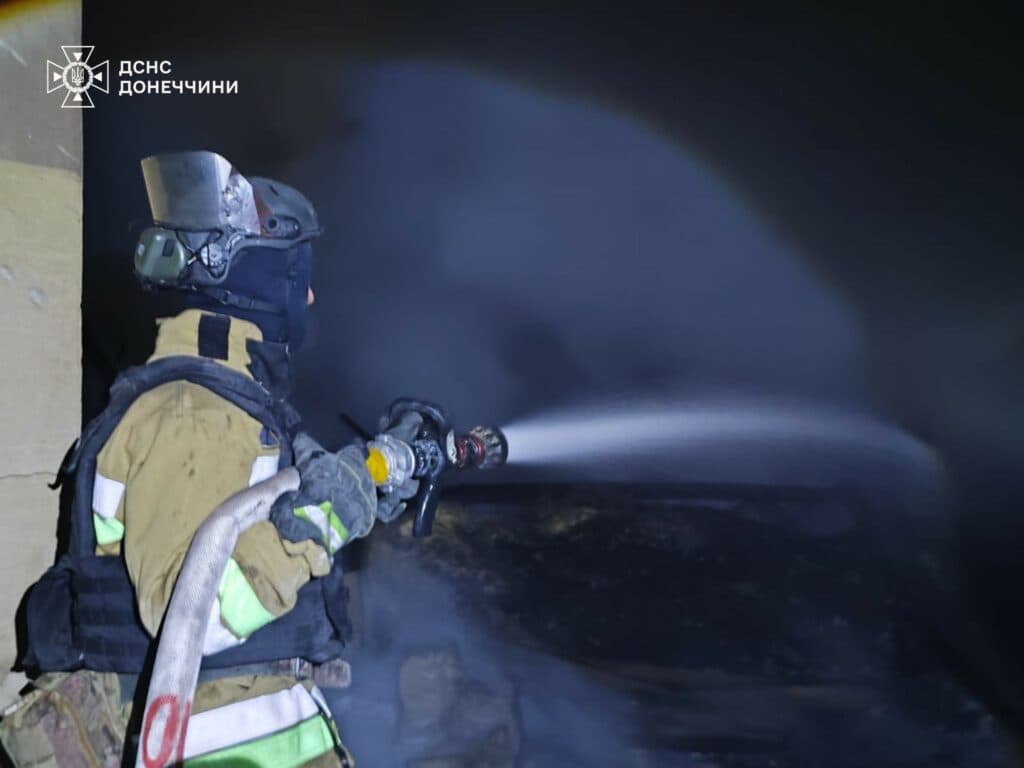 У Дружківці рятувальники ліквідували наслідки ворожого обстрілу