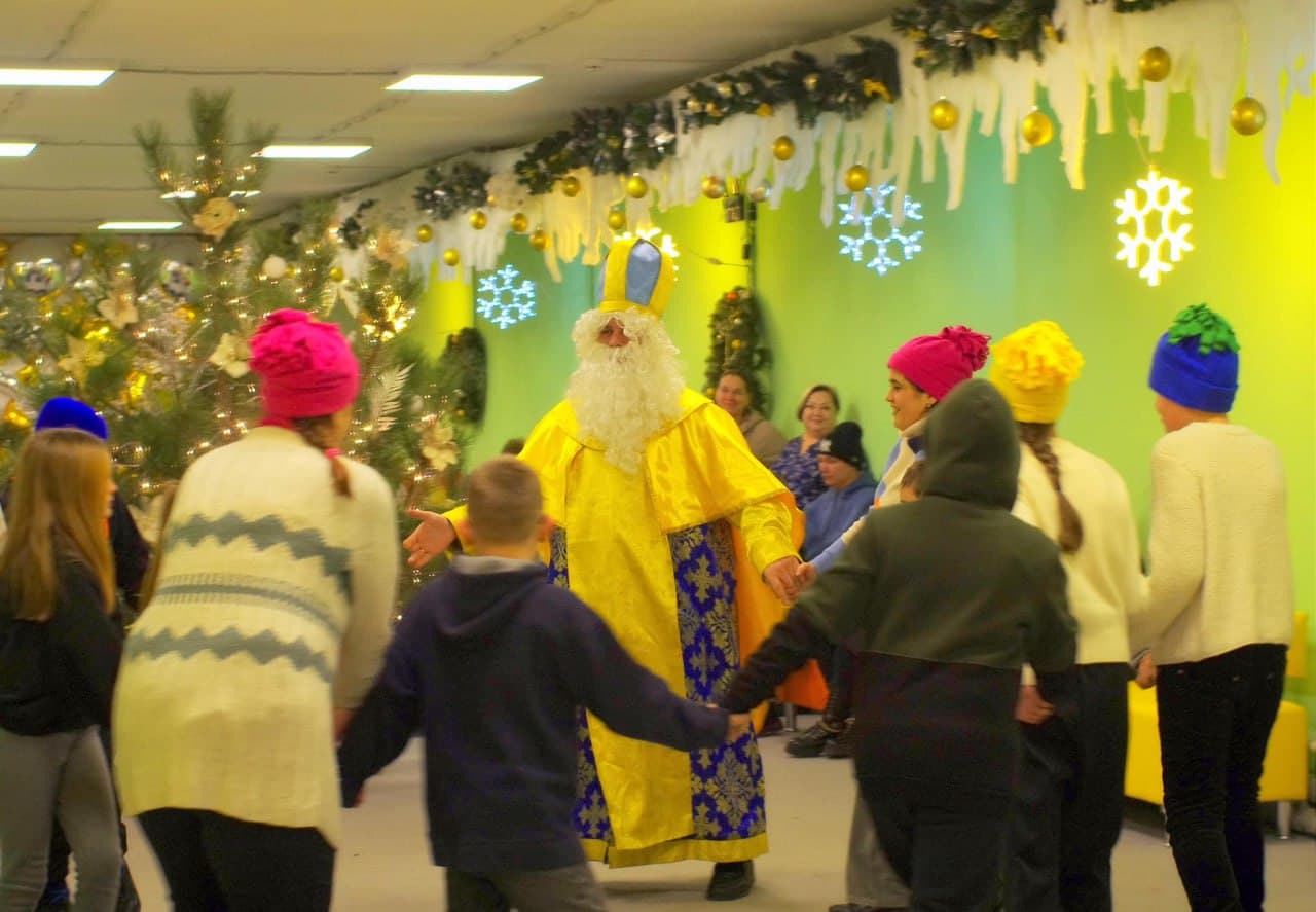 У Краматорську привітали зі святами дітей загиблих захисників і захисниць України