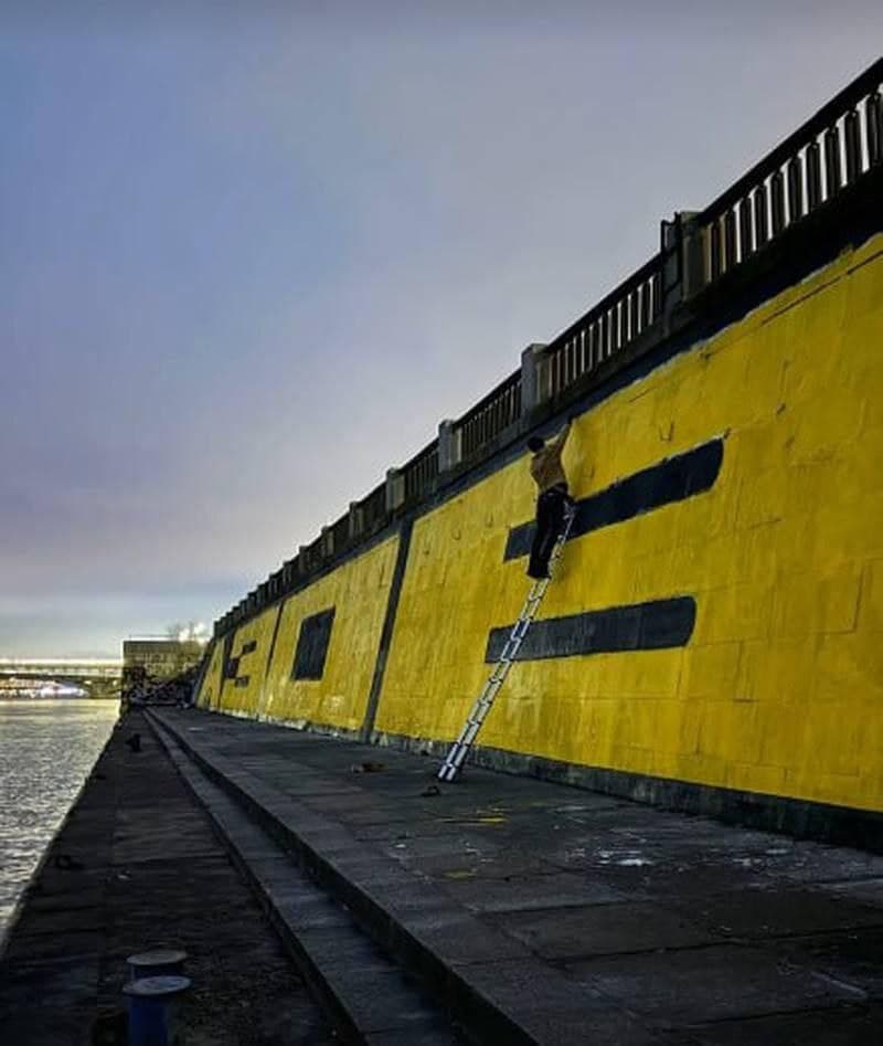 У Києві з'явилось нове графіті присвячене захисникам Маріуполя