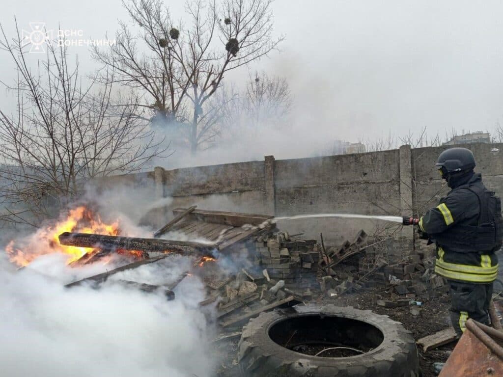 У Лимані рятувальники ліквідували дві пожежі за добу, одна з яких спричинена ворожим обстрілом